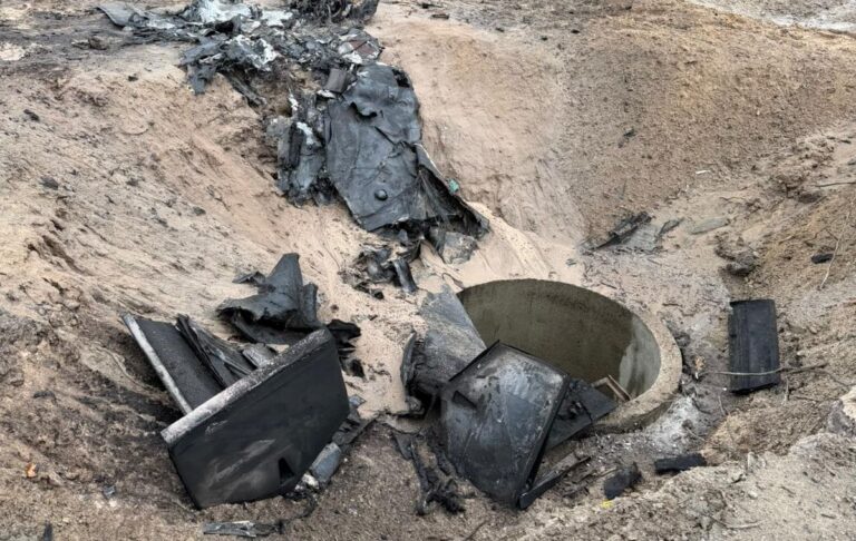 Фото для новини:Дрон впав на територію Національного військового кладовища