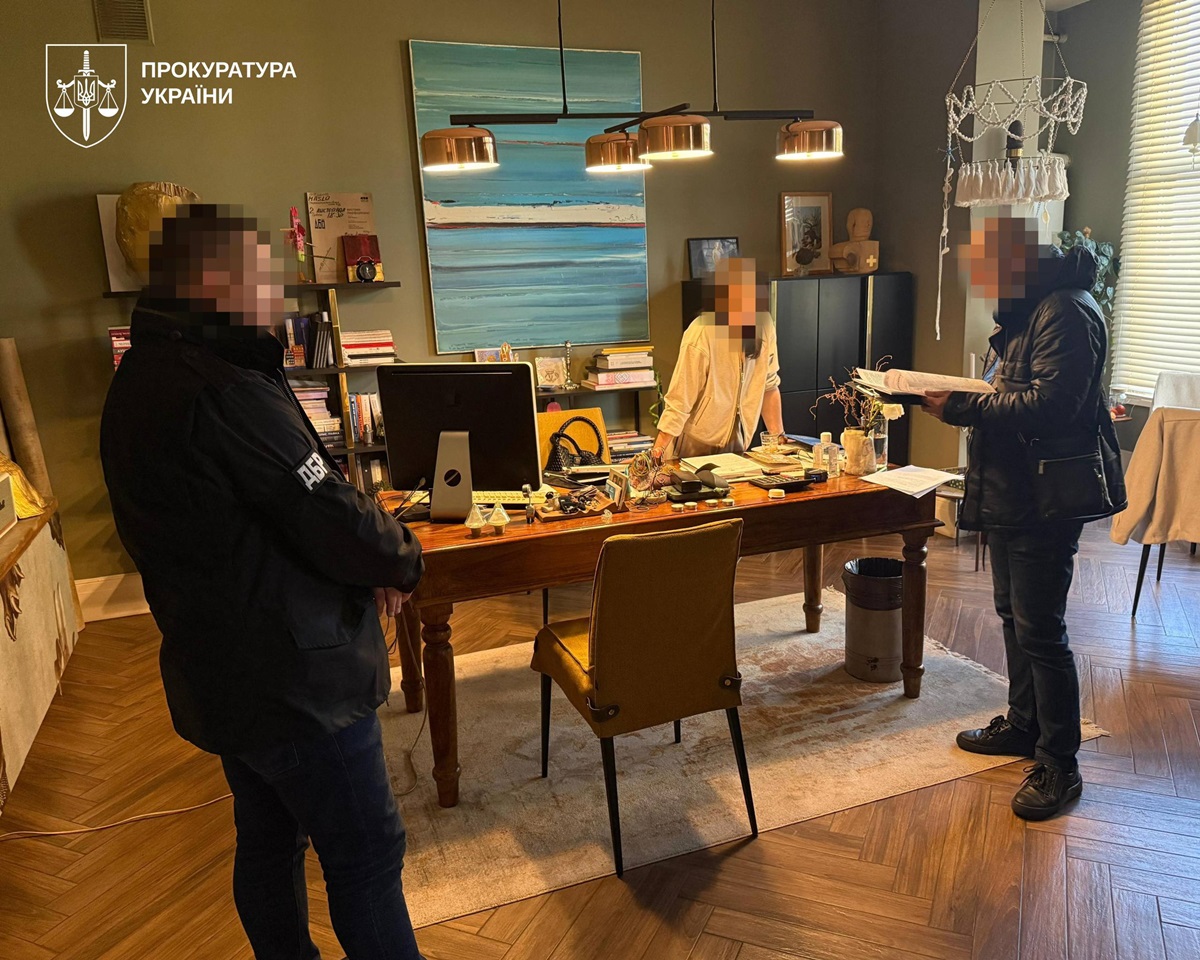 Фото для новини:Екскерівник міграційної служби Хмельниччини приховав майно на понад 30 млн