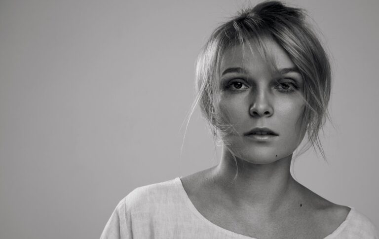 Фото для новини:Ексзірка російського кіно втратила кар&rsquo;єру, але обрала життя в Україні