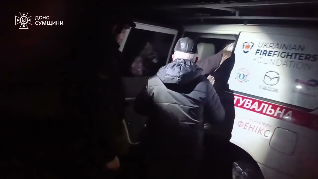 Фото для новини:Рятувальники евакуювали жінку та чоловіка зі Зноб-Новгородської громади