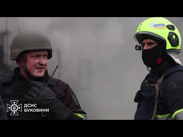 Фото для новини:Рятувальники ліквідували наслідки російської атаки в Чернівецькій області