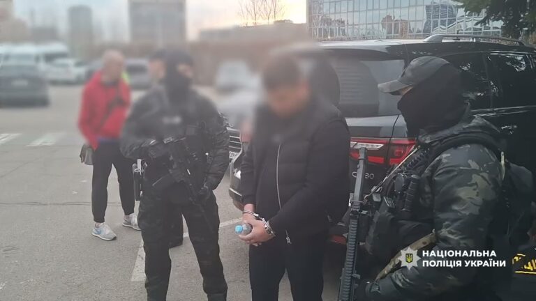 Фото для новини:Продавали бронь та виїзд за кордон: Нацполіція затримала учасників схеми