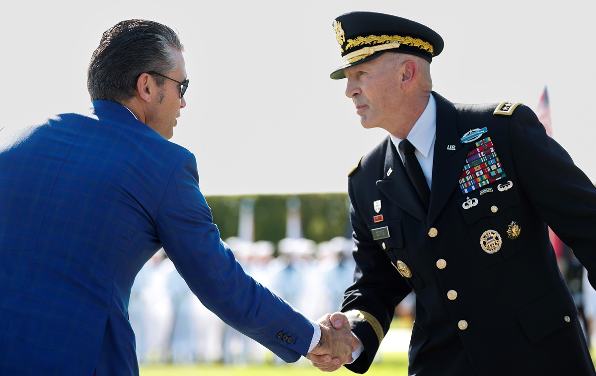 Фото для новини:Геґсет вимагає відставки начальника штабу армії США