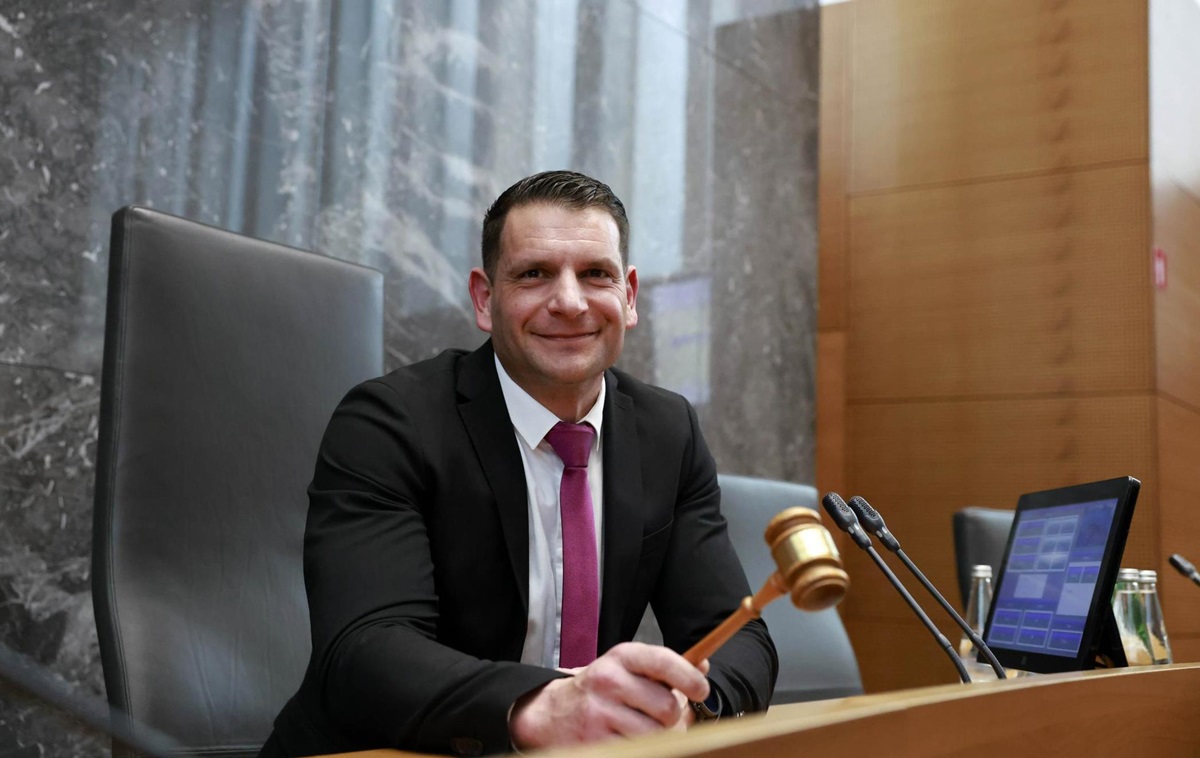 Фото для новини:Голова парламенту Словенії анонсував поїздку в Росію та вихід з НАТО