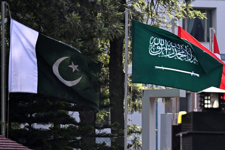 Фото для новини:Головний перемовник. Пакистан мирить США і Іран