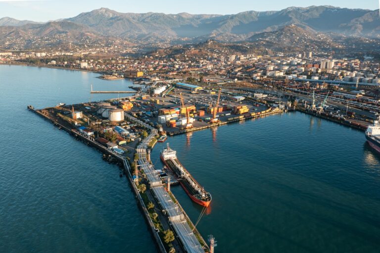 Фото для новини:Грузія рекордно наростила закупілю російської нафти