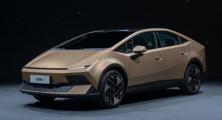 Фото для новини:Hyundai представила серійний Ioniq V із футуристичним дизайном