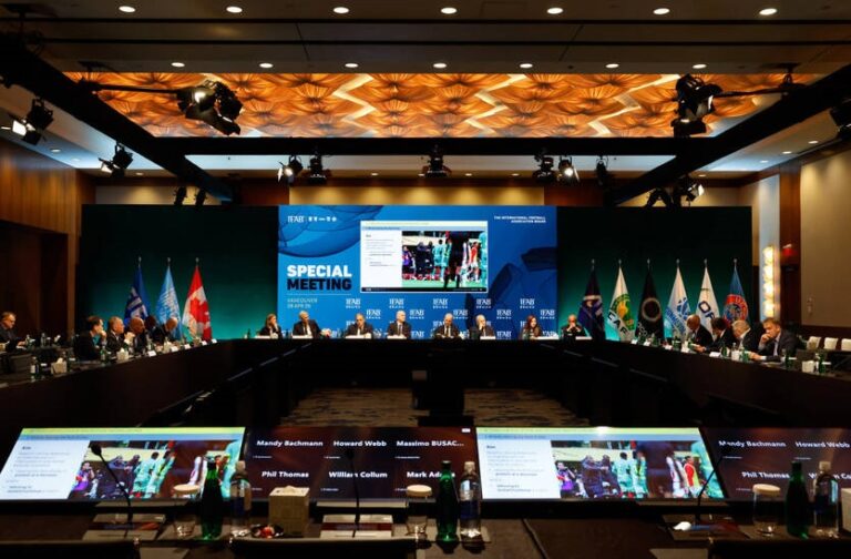 Фото для новини:IFAB розширила список порушень для вилучення гравців з поля