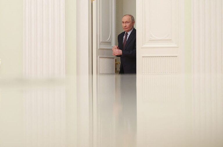 Фото для новини:Інтернет і війна. У Путіна падає рейтинг