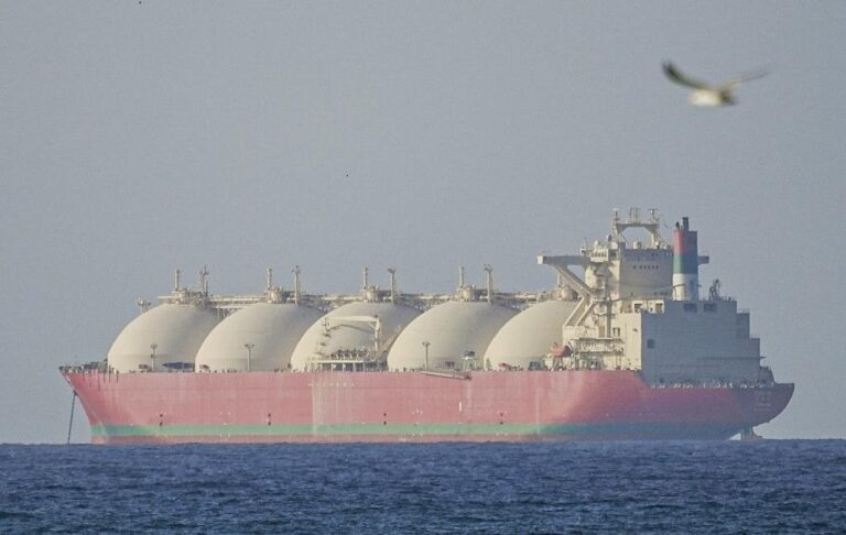 Фото для новини:Іран відновив перекриття Ормузьку протоку