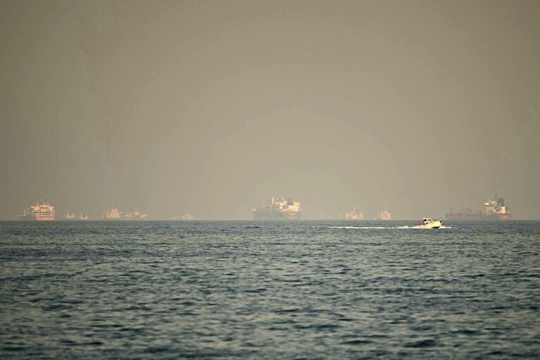 Фото для новини:Катар відновив рух суден після блокування Ормузької протоки