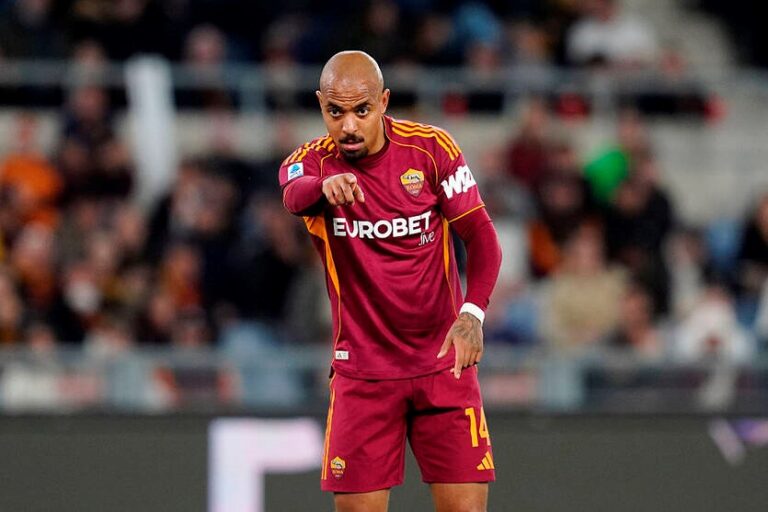 Фото для новини:Конкурент Довбика може залишитися в Ромі на постійній основі