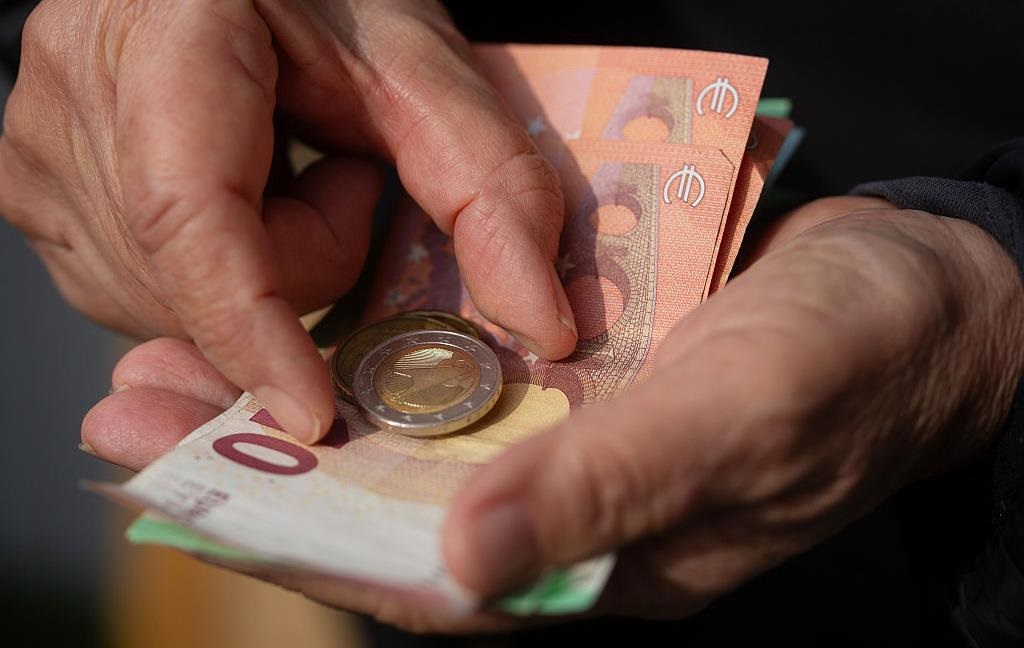 Фото для новини:Курс євро злетів до нового рекорду в Україні