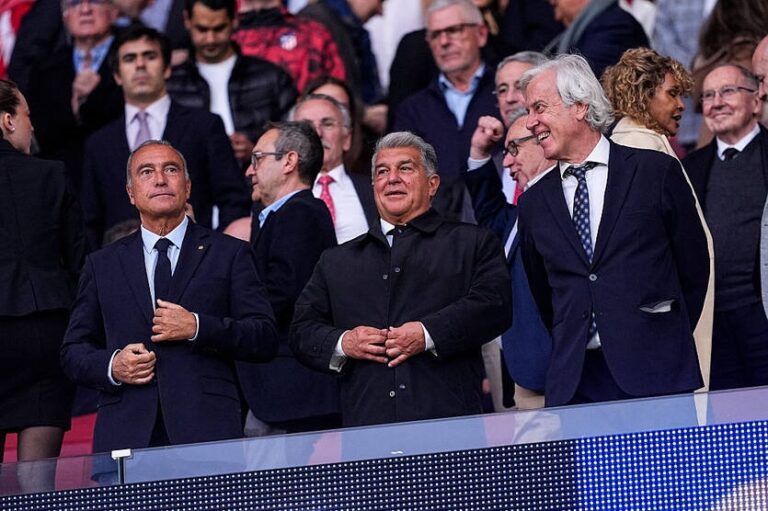 Фото для новини:Лапорту розлютило суддівство в матчі Барселони в ЛЧ аж до дзвінка Чеферіну