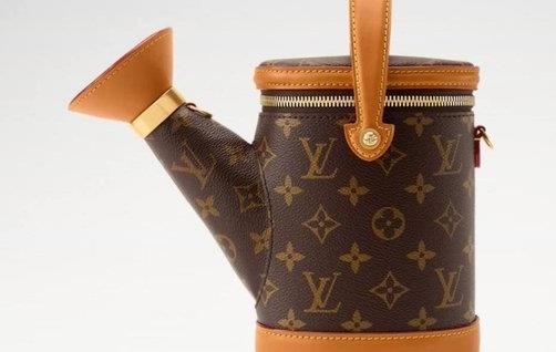 Фото для новини:Louis Vuitton випустив сумку у формі садової лійки за $4800