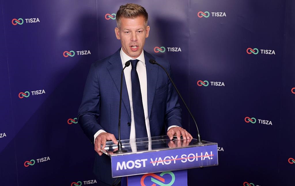 Фото для новини:Мадяр розповів, куди зник Сіярто