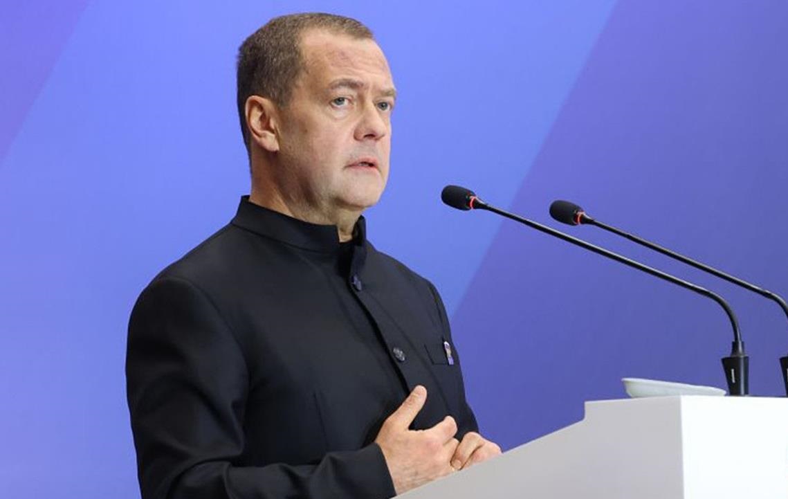 Фото для новини:Медведєв назвав "дурниками" тих, хто не вірить у ядерну війну