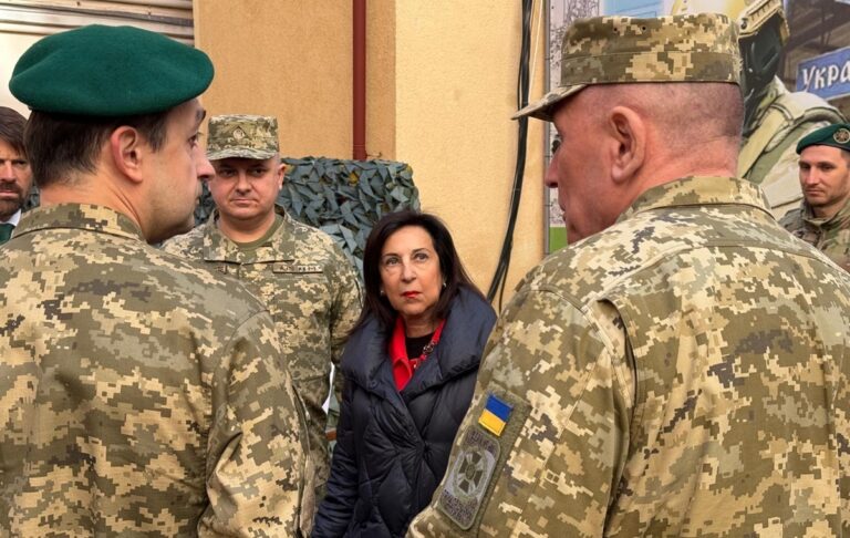 Фото для новини:Міністр оборони Іспанії приїхала в Київ