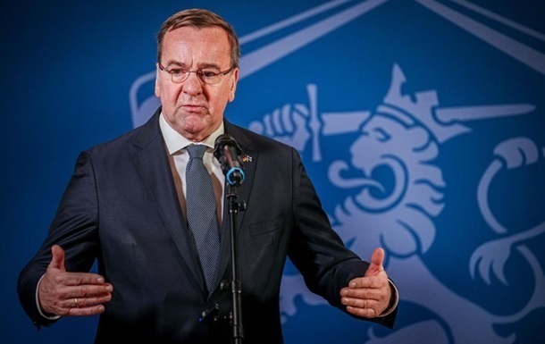 Фото для новини:Міноборони Німеччини прокоментувало заборону на виїзд чоловіків за кордон