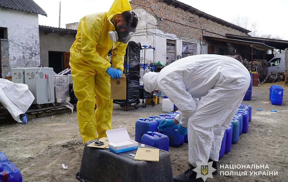 Фото для новини:Могли виготовити 2 млн доз: на Тернопольщині ліквідували наркогрупу