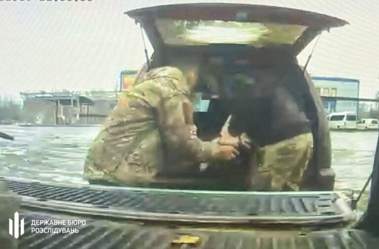 Фото для новини:На Донеччині викрили військового на спробі продажу кулеметів