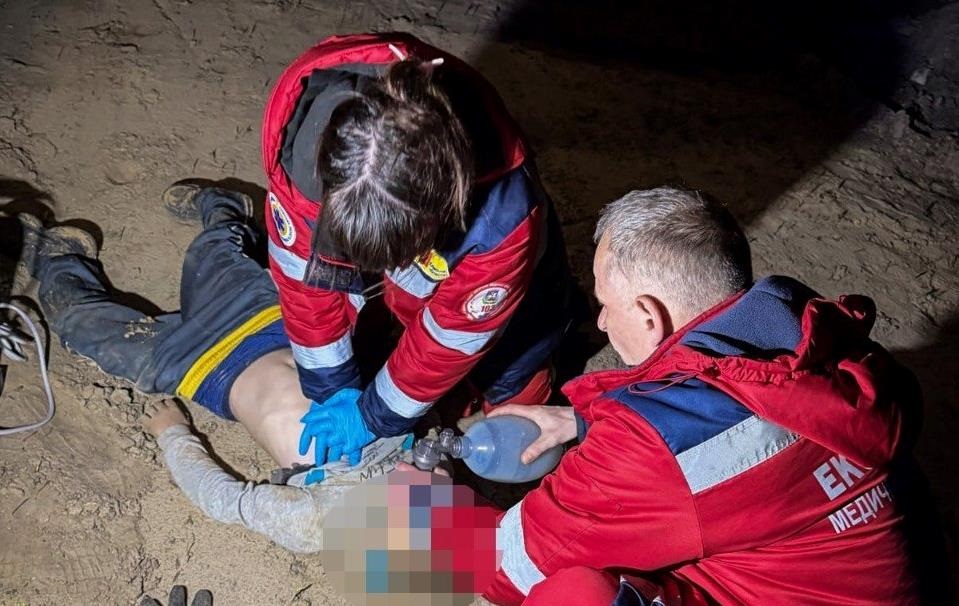 Фото для новини:На Київщині 11-річного хлопчика засипало піском, він загинув