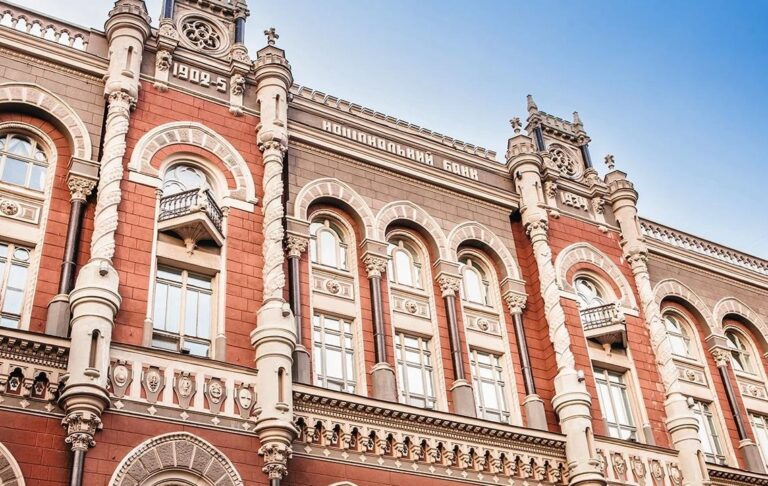 Фото для новини:Нацбанк опустив курс гривні на початку тижня