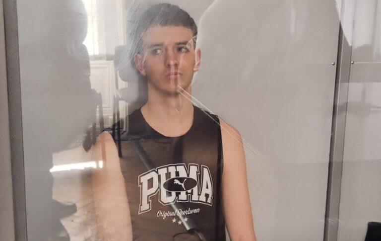 Фото для новини:Обвинувачений у вбивстві Фаріон на засіданні зобразив спробу суїциду