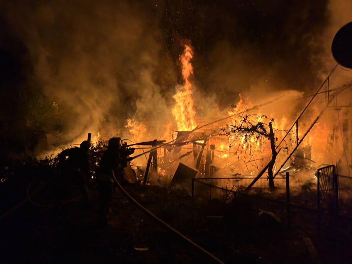 Фото для новини:Одесу масовано атакували БпЛА: поранені і руйнації