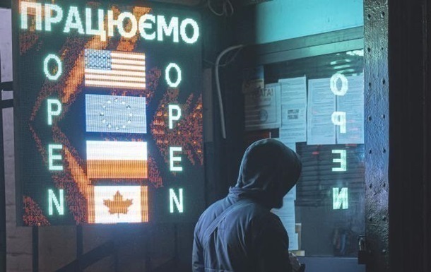 Фото для новини:Офіційні курси долара і євро впали в Україні