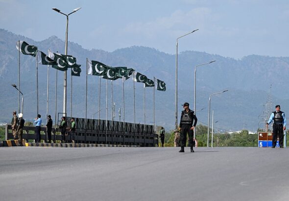 Фото для новини:Пакистан посилено готується до переговорів США та Ірану