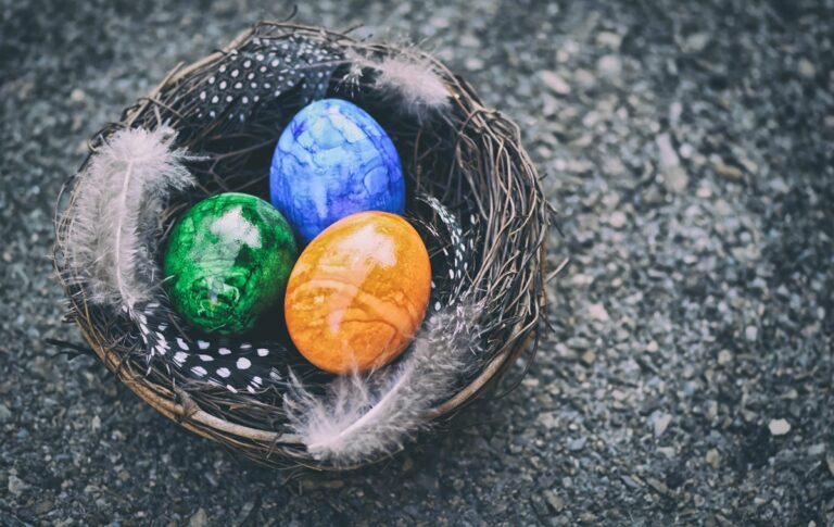 Фото для новини:Пасхальні яйця: символіка, кількість і значення кожного кольору