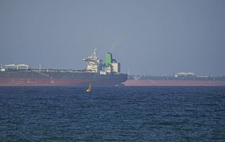 Фото для новини:Південна Корея домовилась про поставки нафти в обхід Ормузькій протоці