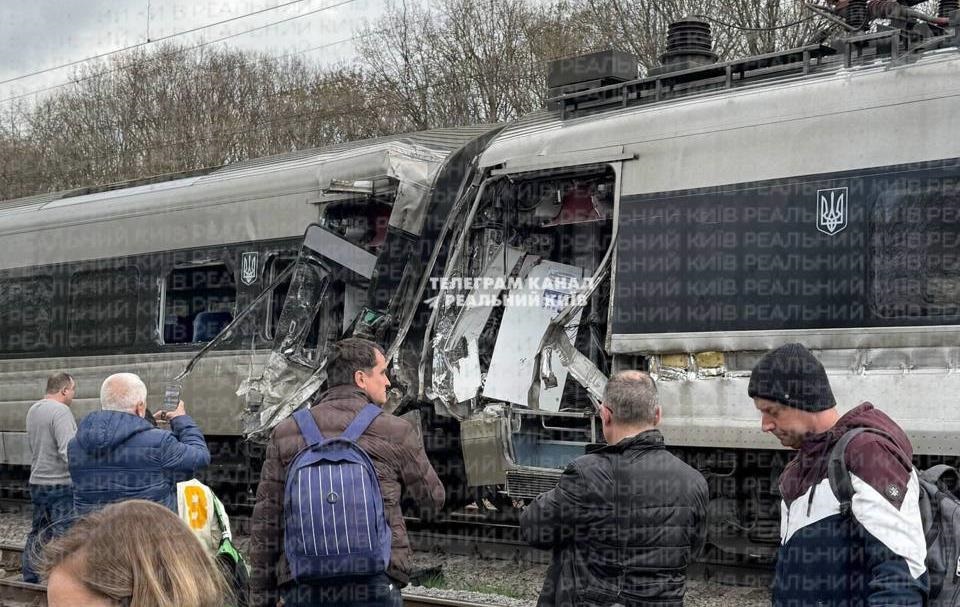 Фото для новини:Поїзд Інтерсіті+ потрапив в аварію на Вінниччині