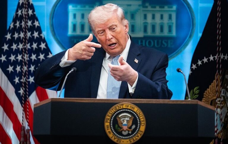 Фото для новини:Прихильники MAGA почали вимагати відставки Трампа