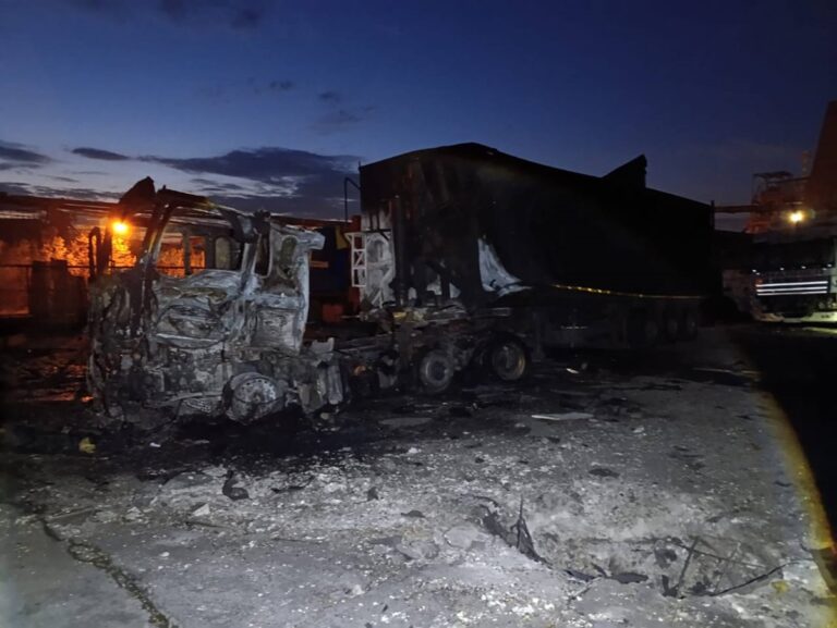 Фото для новини:РФ атакувала порт на Одещині, пошкоджено судно