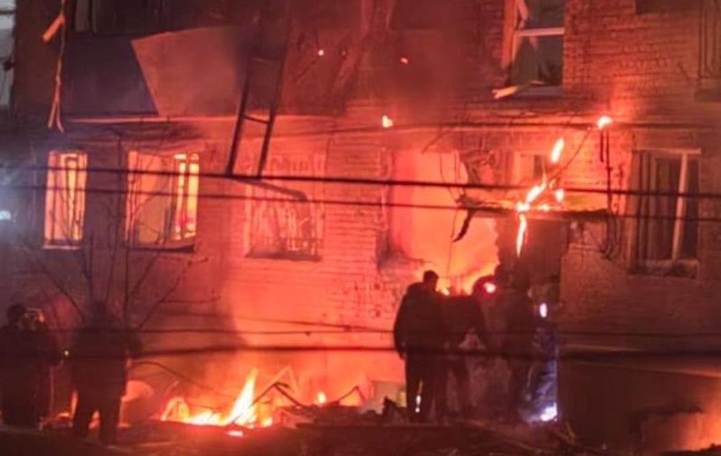 Фото для новини:РФ двічі атакувала багатоповерхівки у Сумах