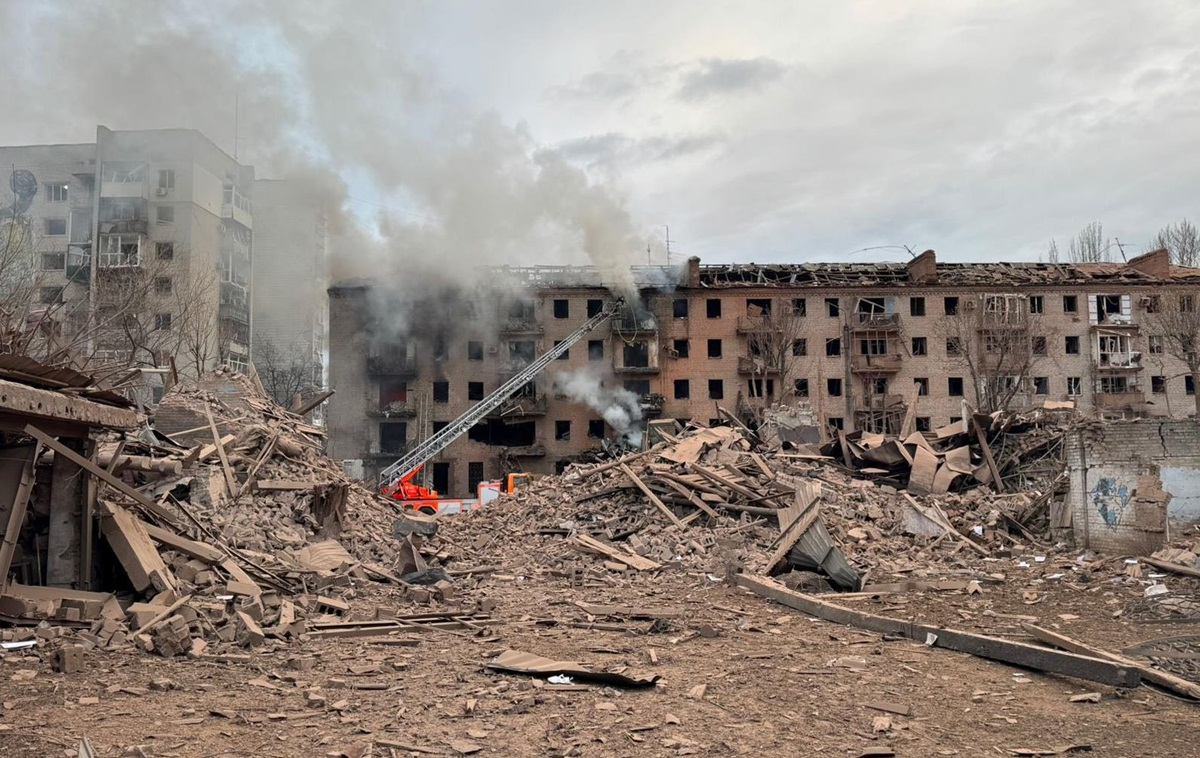 Фото для новини:РФ  вдарила ФАБ-1500 по Словʼянську: зруйнована історична памʼятка