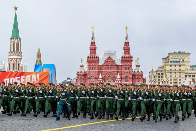Фото для новини:Росія може скасувати парад 9 травня через ракети України - ЗМІ