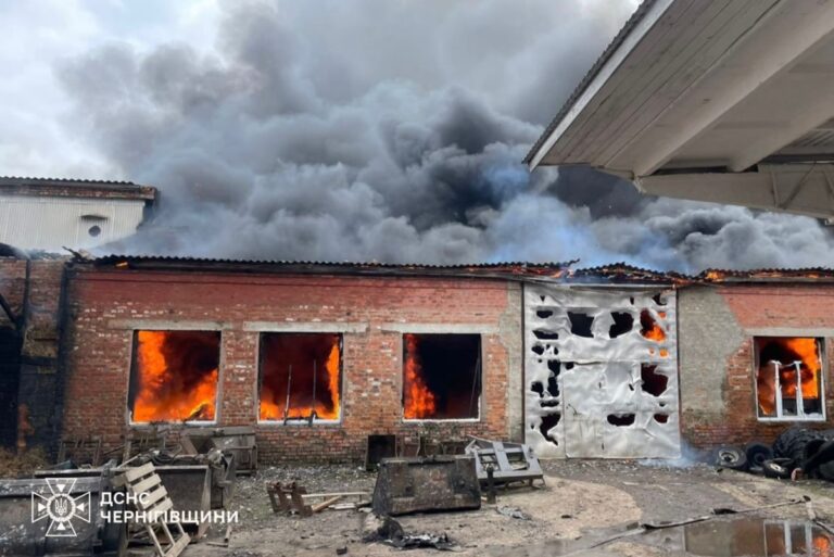 Фото для новини:Росіяни атакували агропідприємство на Чернігівщині