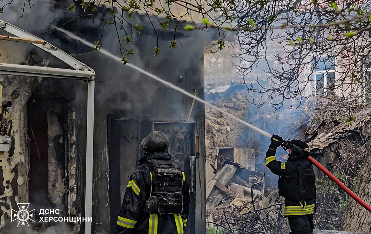 Фото для новини:Росіяни вкрили вогнем Херсон, троє загиблих