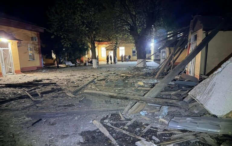 Фото для новини:Росіяни зруйнували "шахедами" лікарню на Одещині