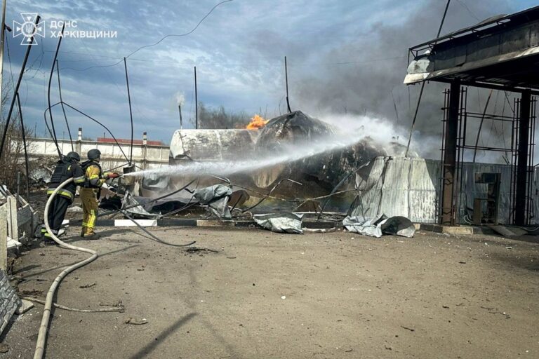 Фото для новини:Російський дрон влучив у заправку на Харківщині