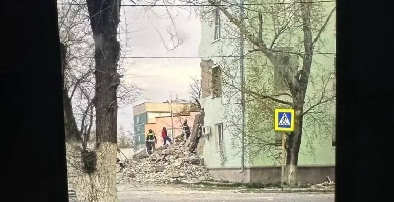 Фото для новини:Російську Сизрань атакували безпілотники - пабліки