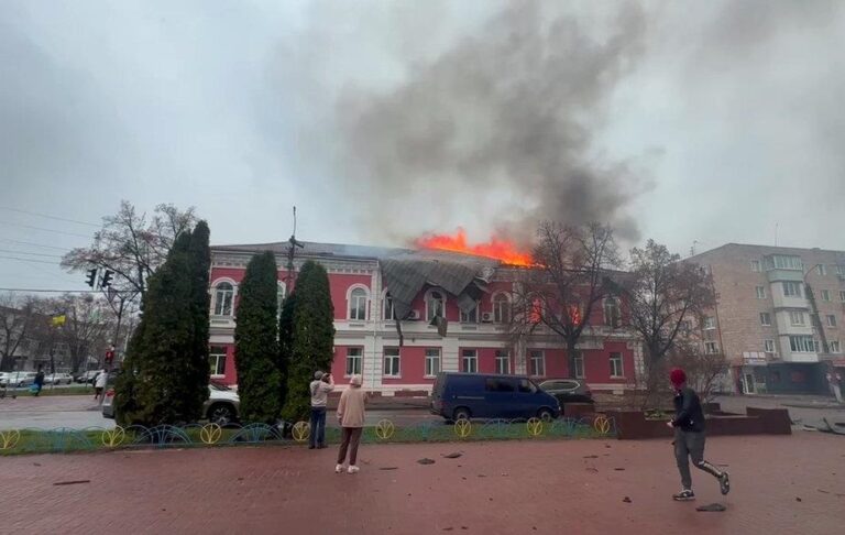 Фото для новини:"Шахеди" атакували міськраду в Прилуках