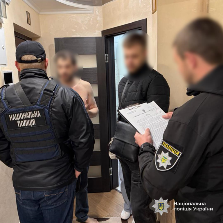 Фото для новини:Шахраї викрали мільйон грн через SIM-карти українців