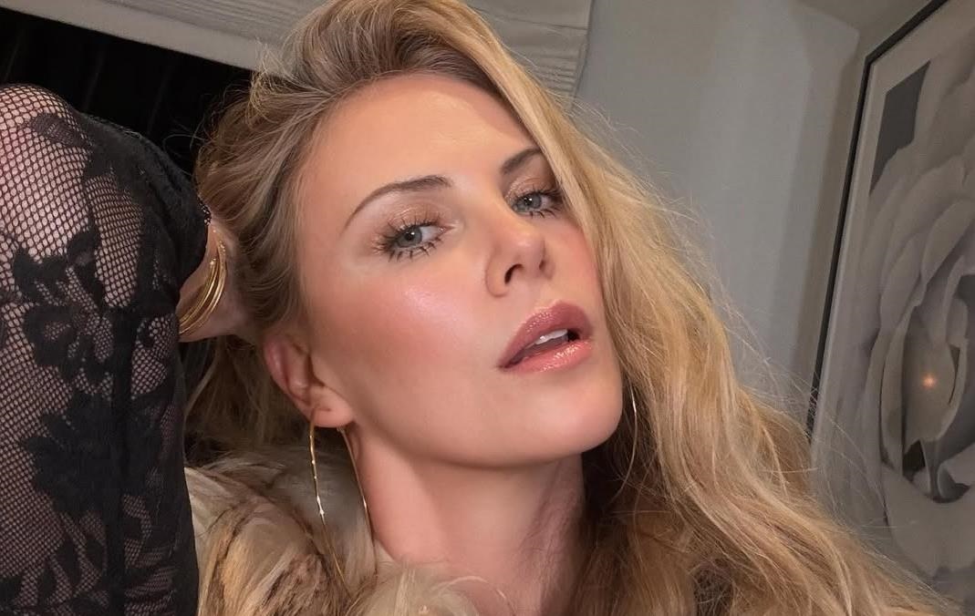 Фото для новини:Шарліз Терон пригадала фатальну ніч, коли її мати застрелила батька