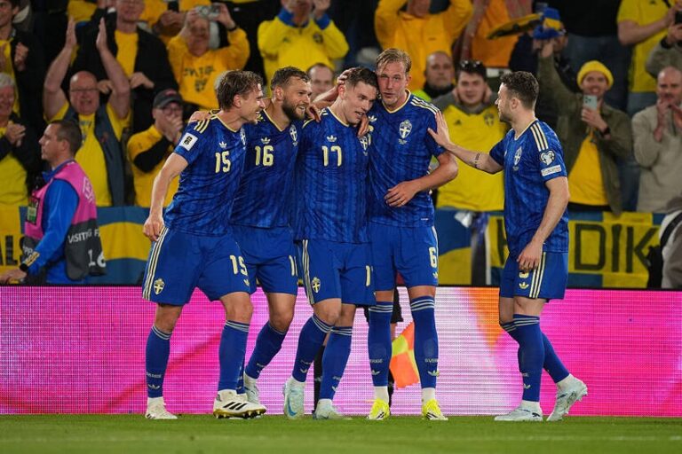 Фото для новини:Швеція святкує вихід на ЧС після перемоги над Україною