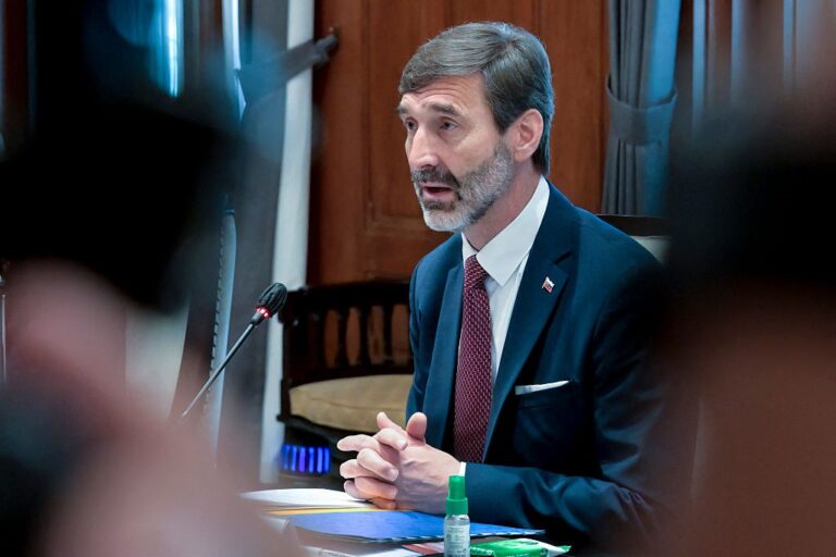 Фото для новини:Словаччина погрожує заблокувати нові санкції проти Росії