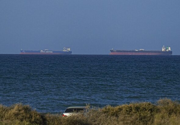 Фото для новини:США і Іран відкрили Ормуз. Ціни на нафту реагують